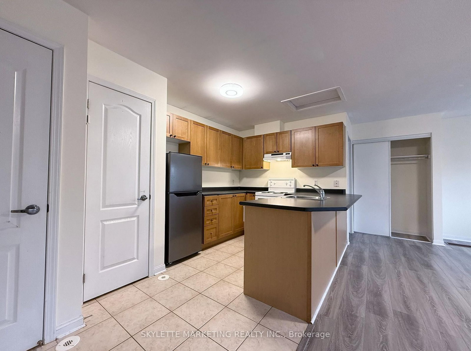 25 Rocking Horse Street, Unit Coach - Photo 2