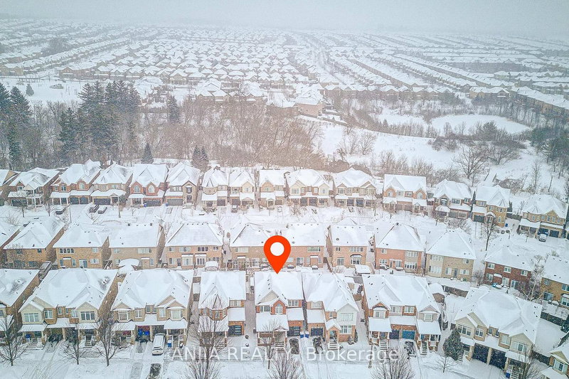 203 James Ratcliff Ave, Whitchurch-Stouffville, L4A 0L5 | Image 3