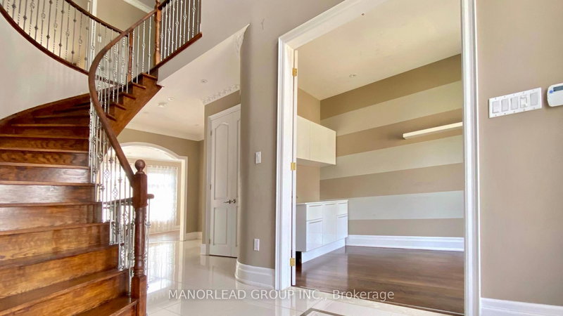 47 Frybrook Cres, Richmond Hill, L4B 4B9 | Image 2