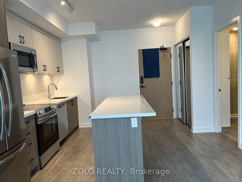 305 - 333 Sunseeker Ave, Innisfil, L9S 0R6 | Image 3