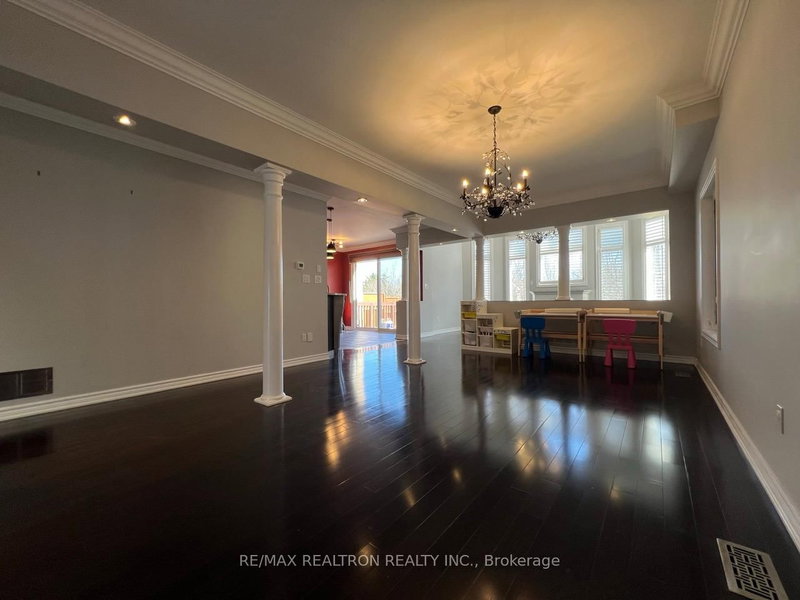 100 Colesbrook Rd, Richmond Hill, L4S 2G3 | Image 3