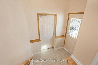 254 Simcoe Road • Bradford West Gwillimbury, ON photo 2