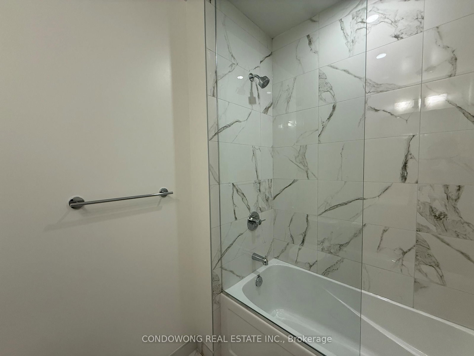 8 Interchange Way, Unit 6005 - Photo 5