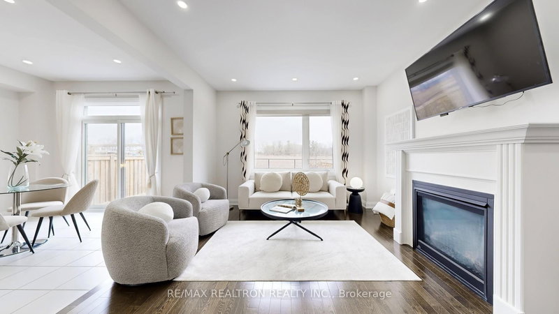 44 Festival Crt, East Gwillimbury, L9N 0N8 | Image 2