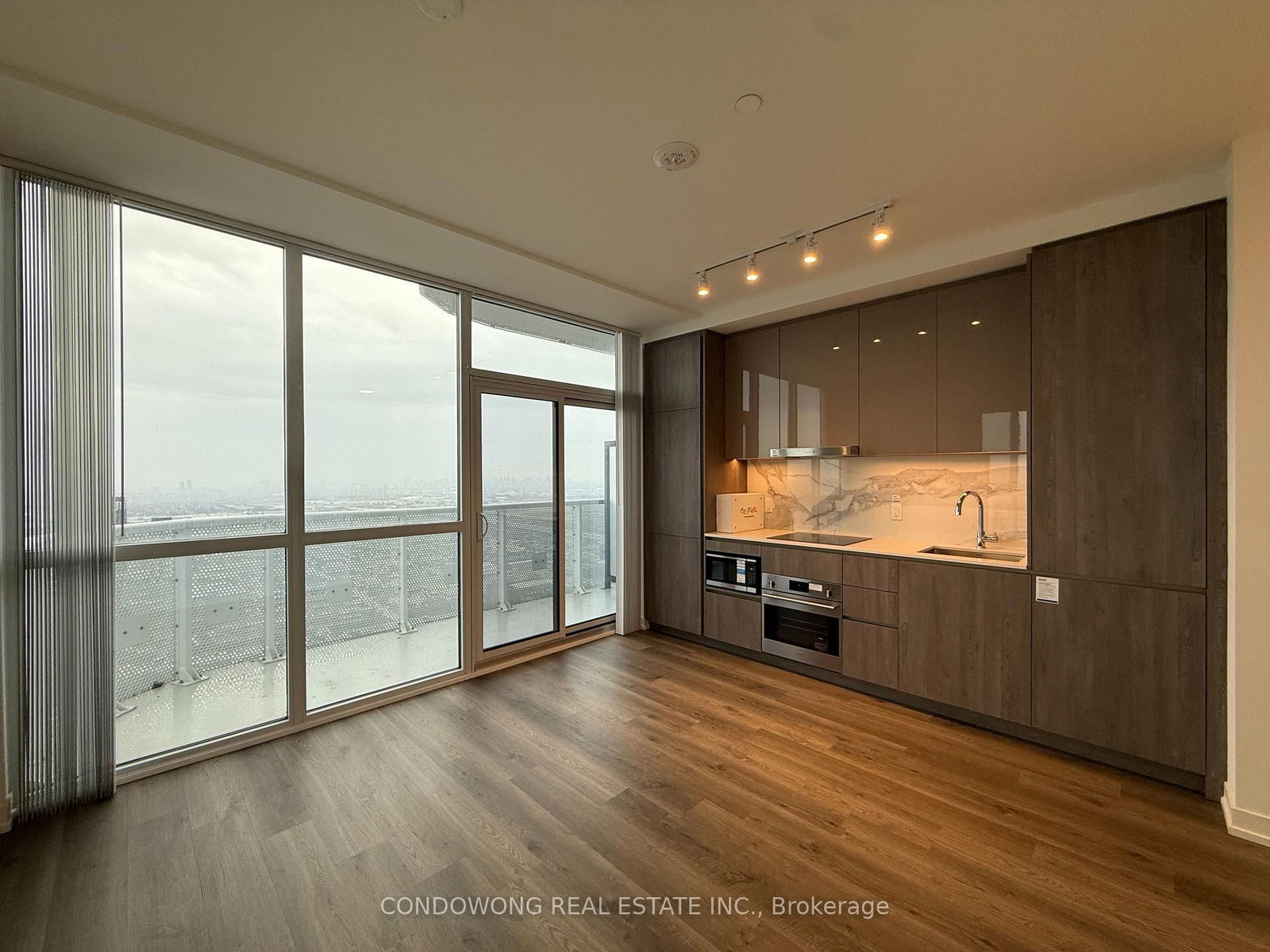 8 Interchange Way, Unit 6006 - Photo 2