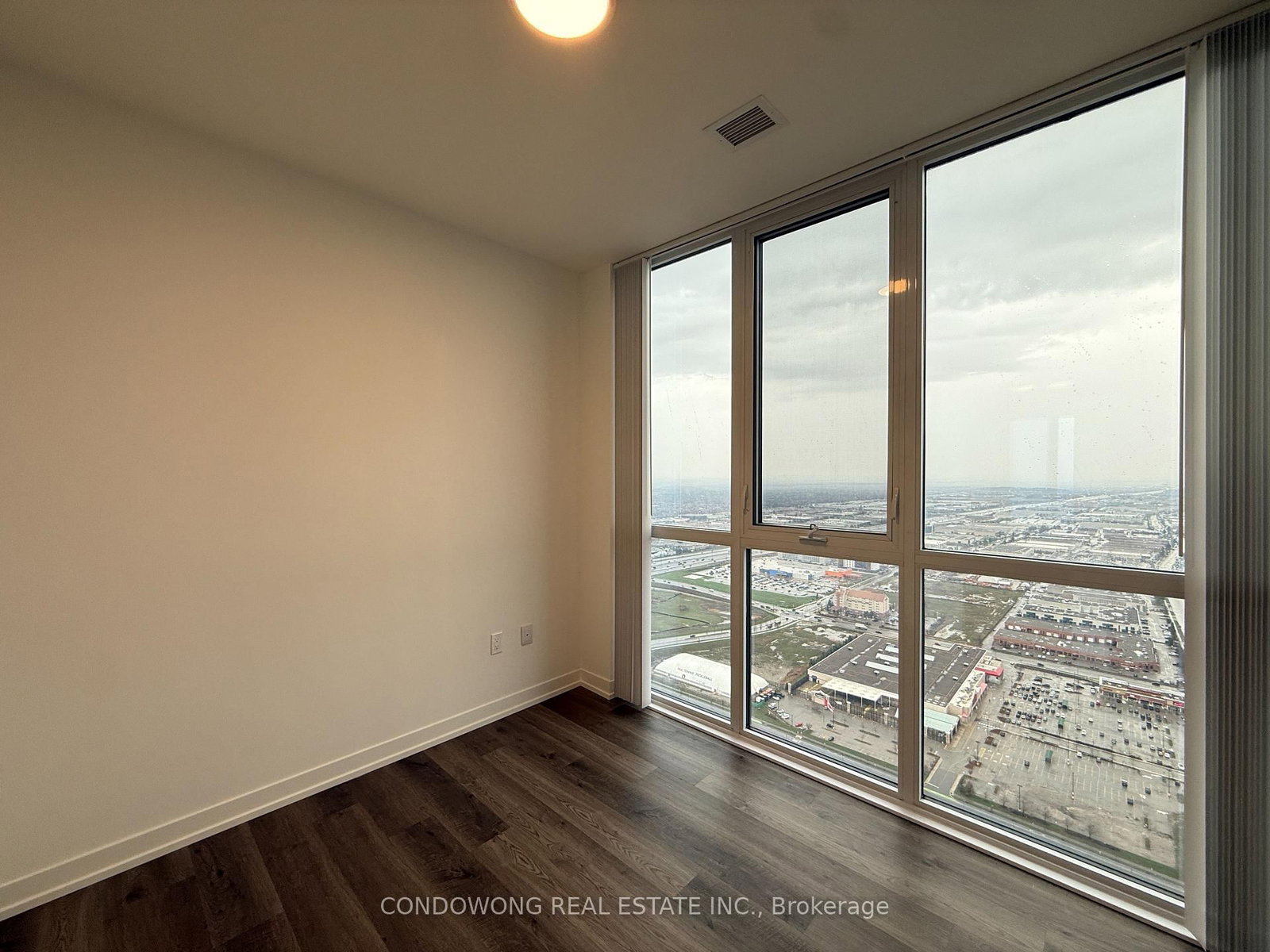 8 Interchange Way, Unit 6006 - Photo 4