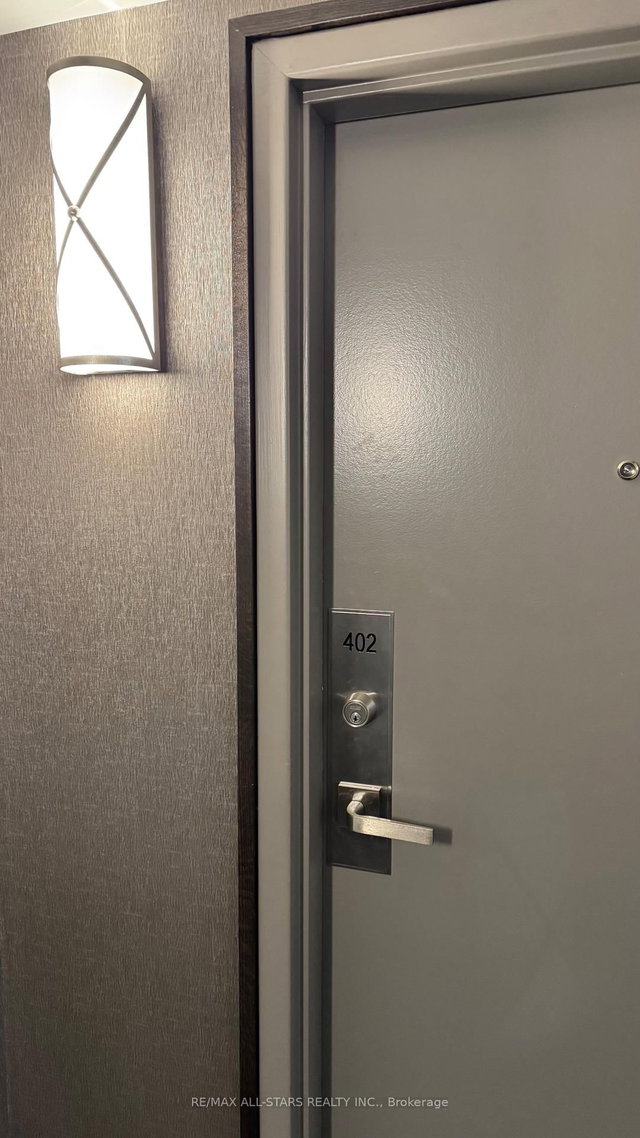 402 - 7601 Bathurst Street