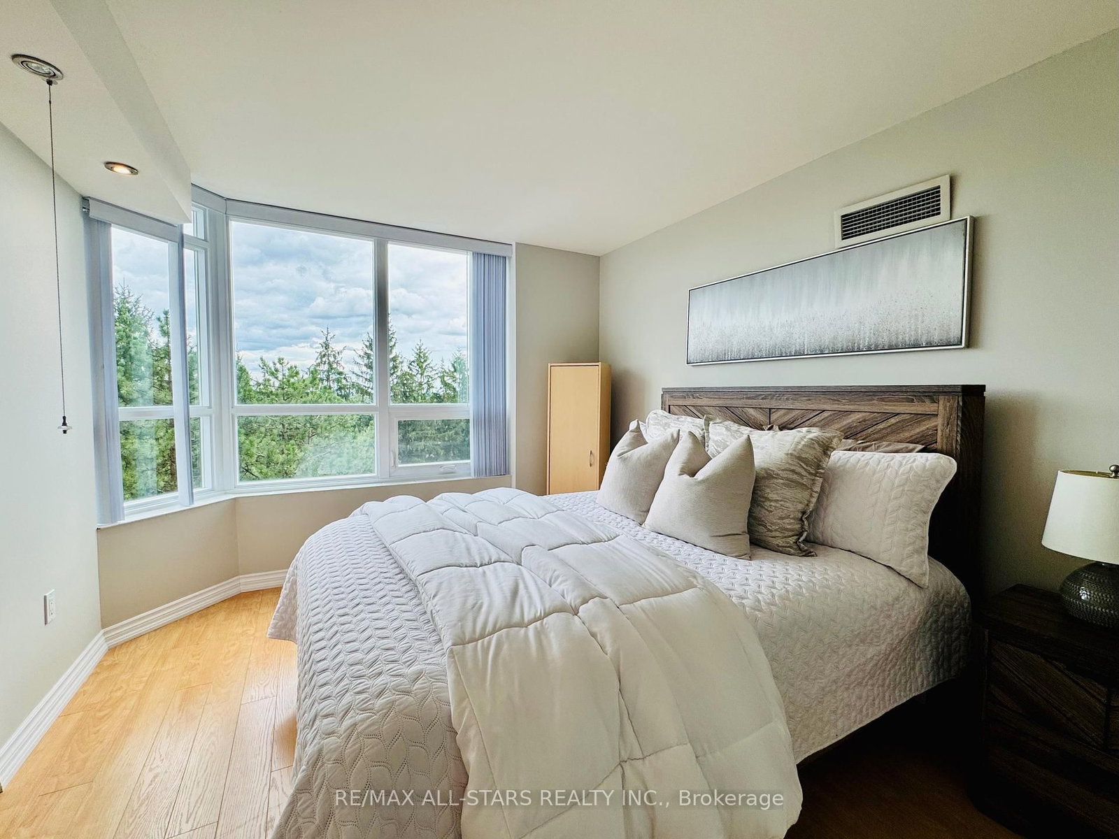 7601 Bathurst Street • #402 • Vaughan, ON photo 5