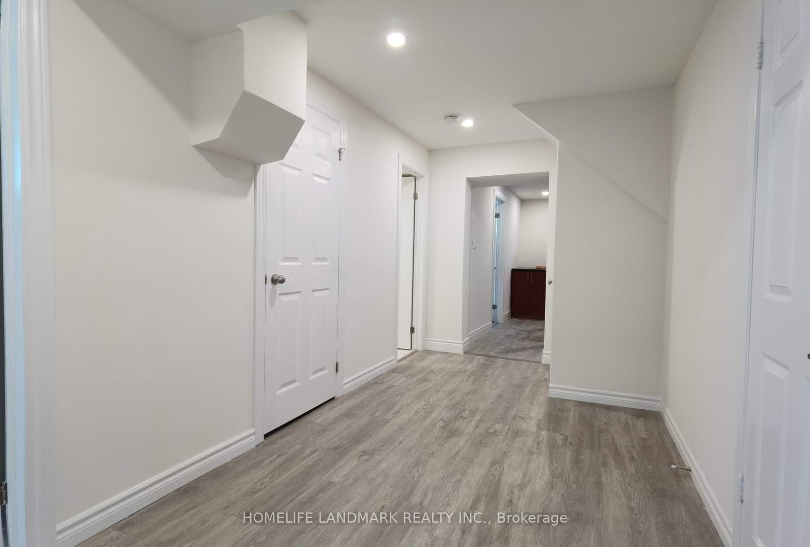 1052 Elgin Street, Unit Lower - Photo 2