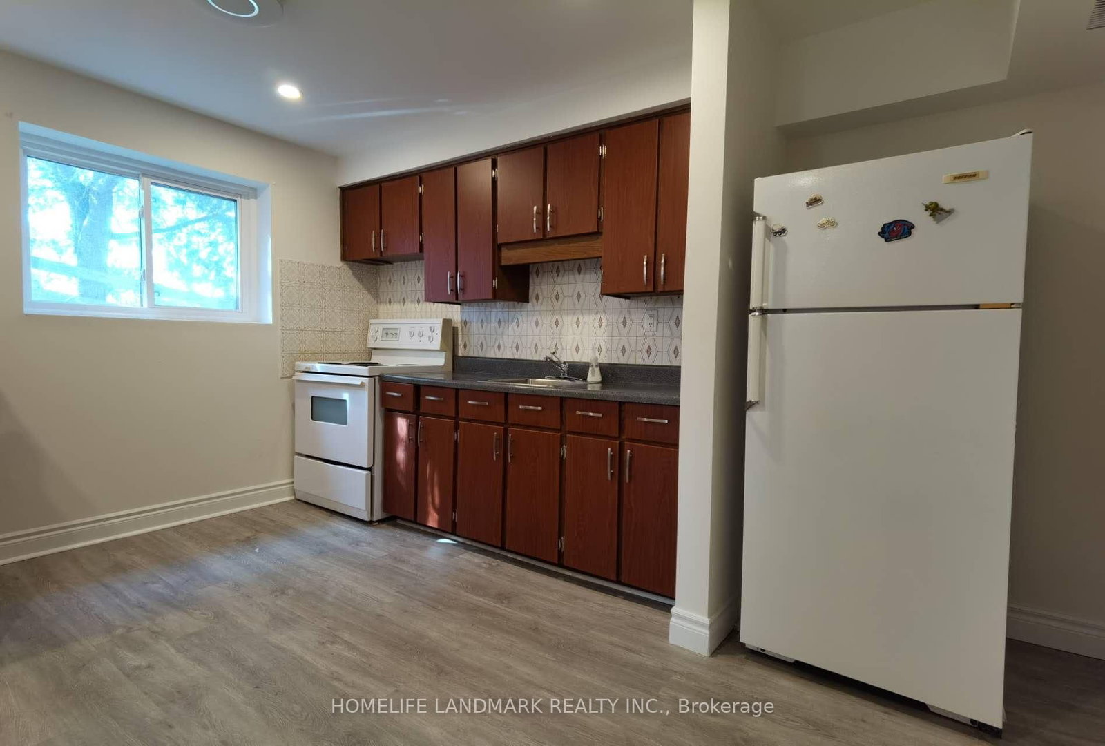 1052 Elgin Street, Unit Lower - Photo 3