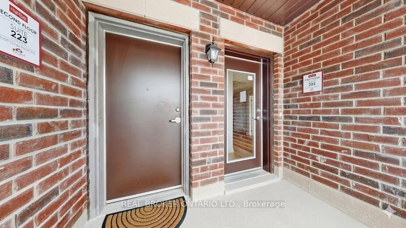 216 - 15100 Yonge St N, Aurora, L4G 4C8 | Image 2