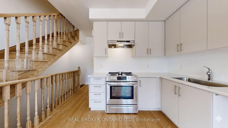 216 - 15100 Yonge St N, Aurora, L4G 4C8 | Image 3