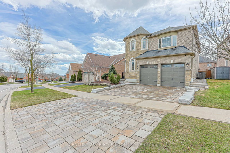 159 Jefferson Forest Dr, Richmond Hill, L4E 4K6 | Image 2