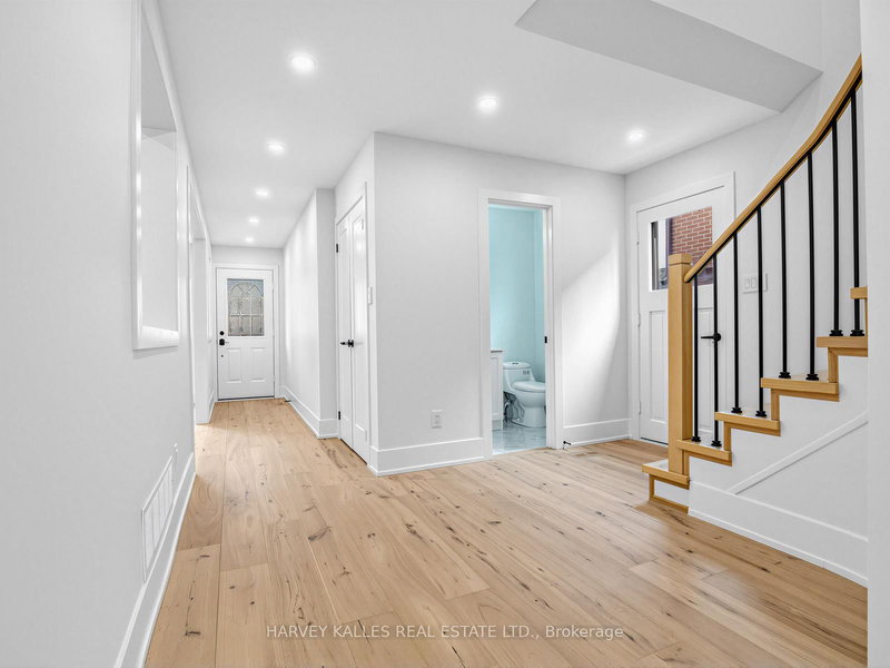 29 Charnwood Pl, Markham, L3T 5H2 | Image 2