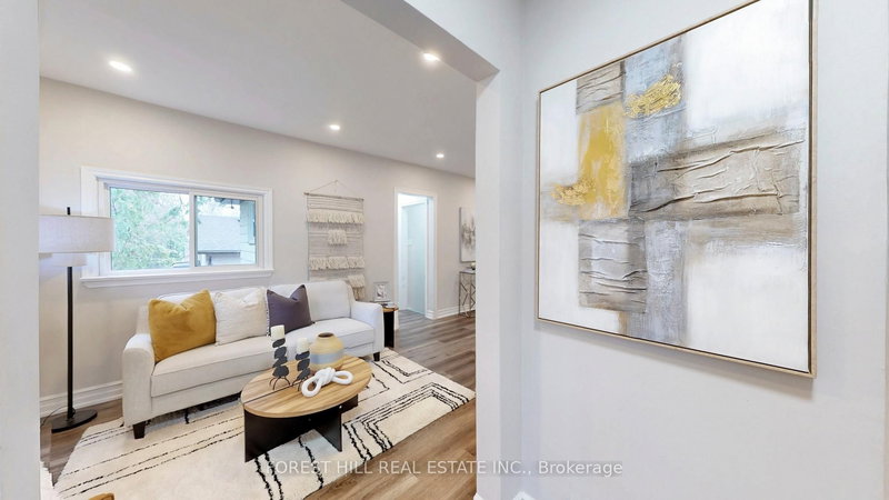 54 Vincent St, Newmarket, L3Y 4G5 | Image 2