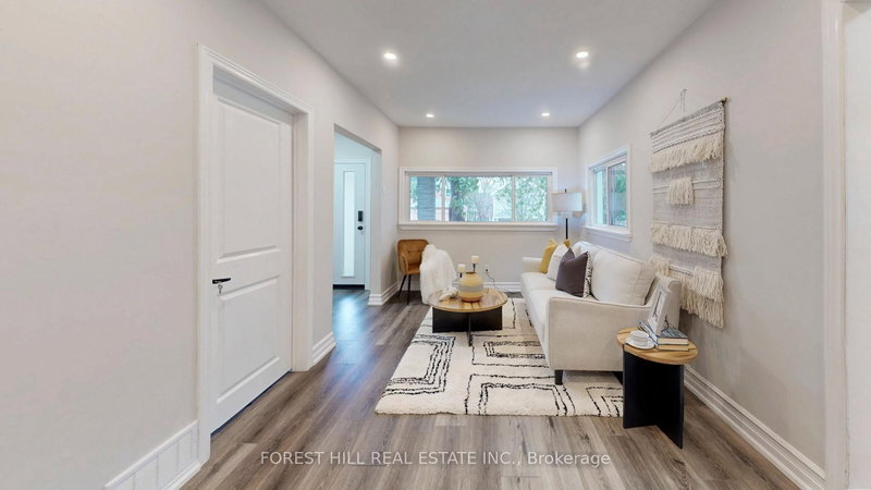 54 Vincent St, Newmarket, L3Y 4G5 | Image 3