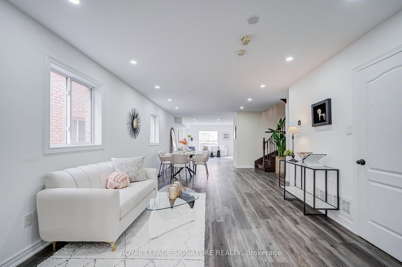 76 Derrywood Dr, Vaughan, L4K 5H6 | Image 2