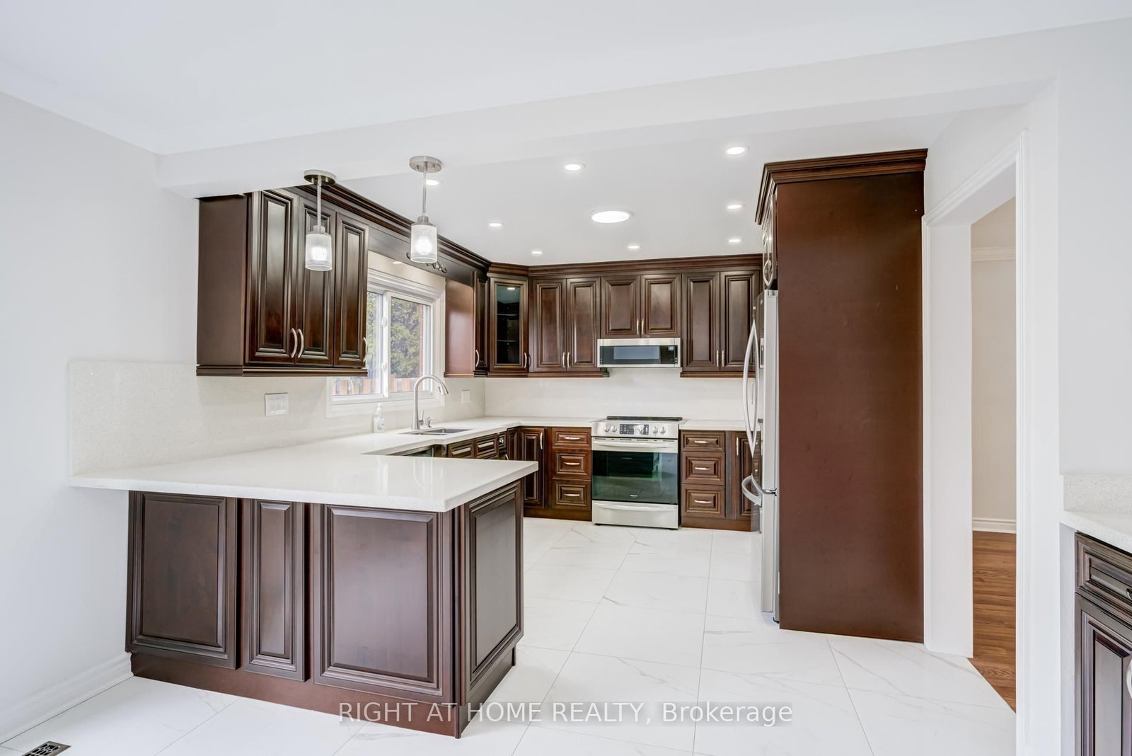 Detached House for sale at 46 Hewlett Crescent, Markham, Ontario, L3P 7J8 - Markville - MLS: N13009654