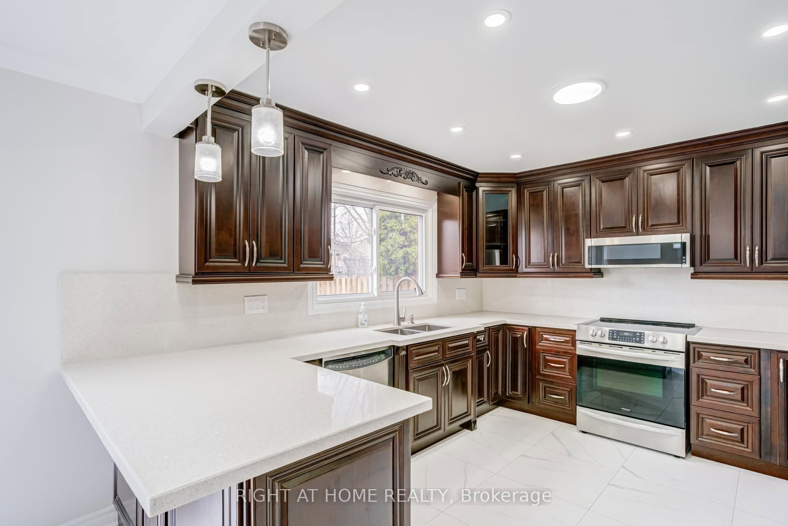 Detached House for sale at 46 Hewlett Crescent, Markham, Ontario, L3P 7J8 - Markville - MLS: N13009654