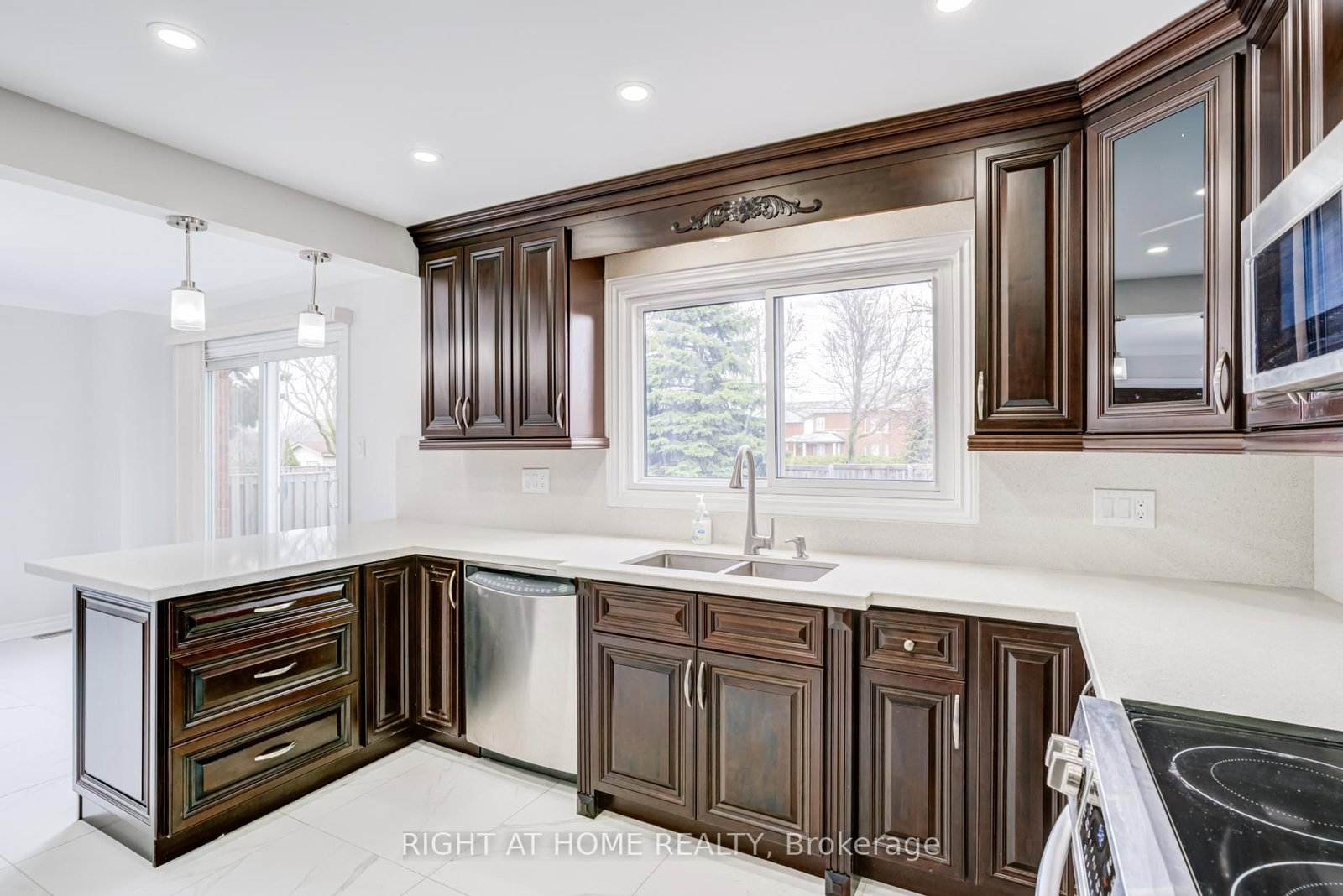 Detached House for sale at 46 Hewlett Crescent, Markham, Ontario, L3P 7J8 - Markville - MLS: N13009654