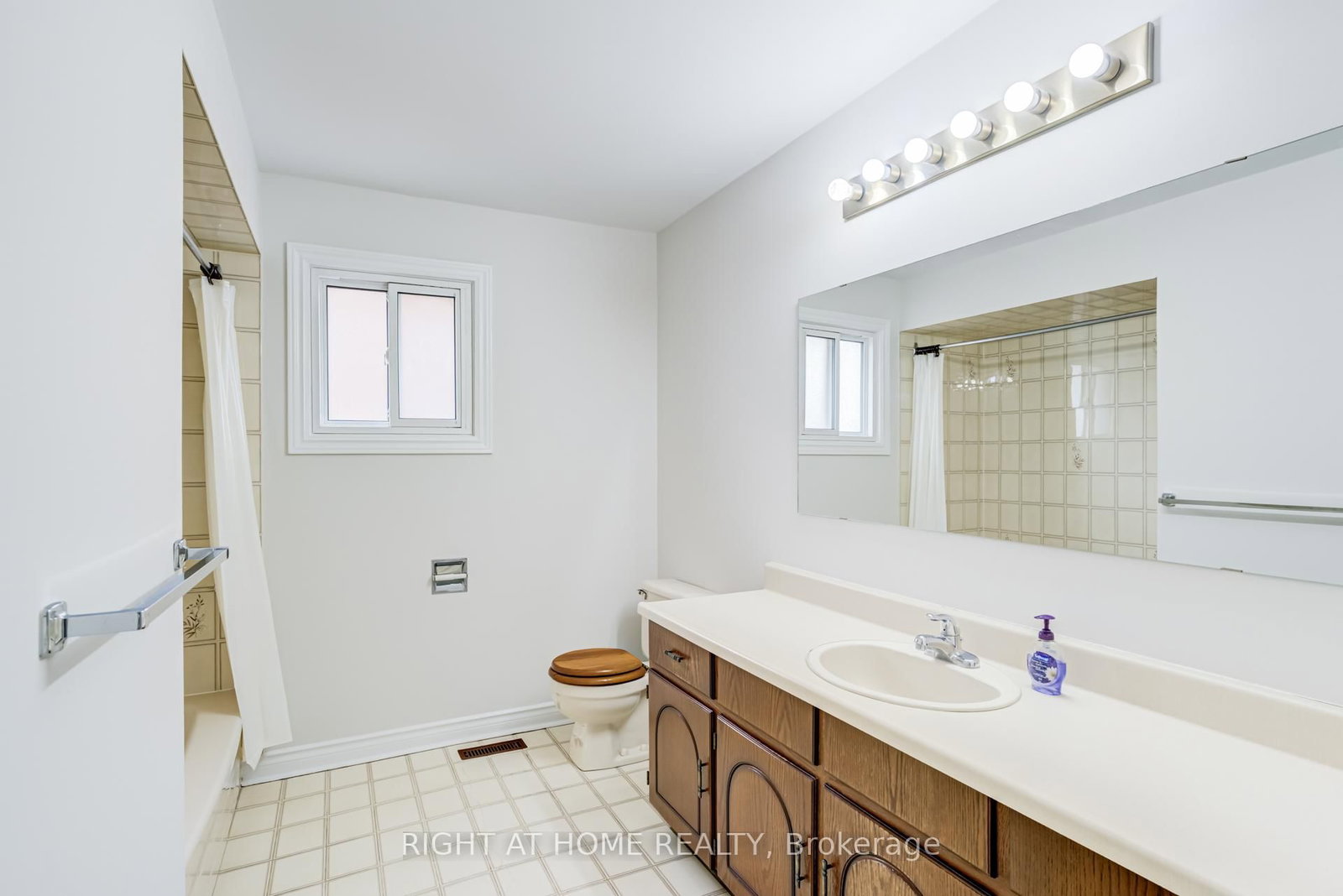 Detached House for sale at 46 Hewlett Crescent, Markham, Ontario, L3P 7J8 - Markville - MLS: N13009654