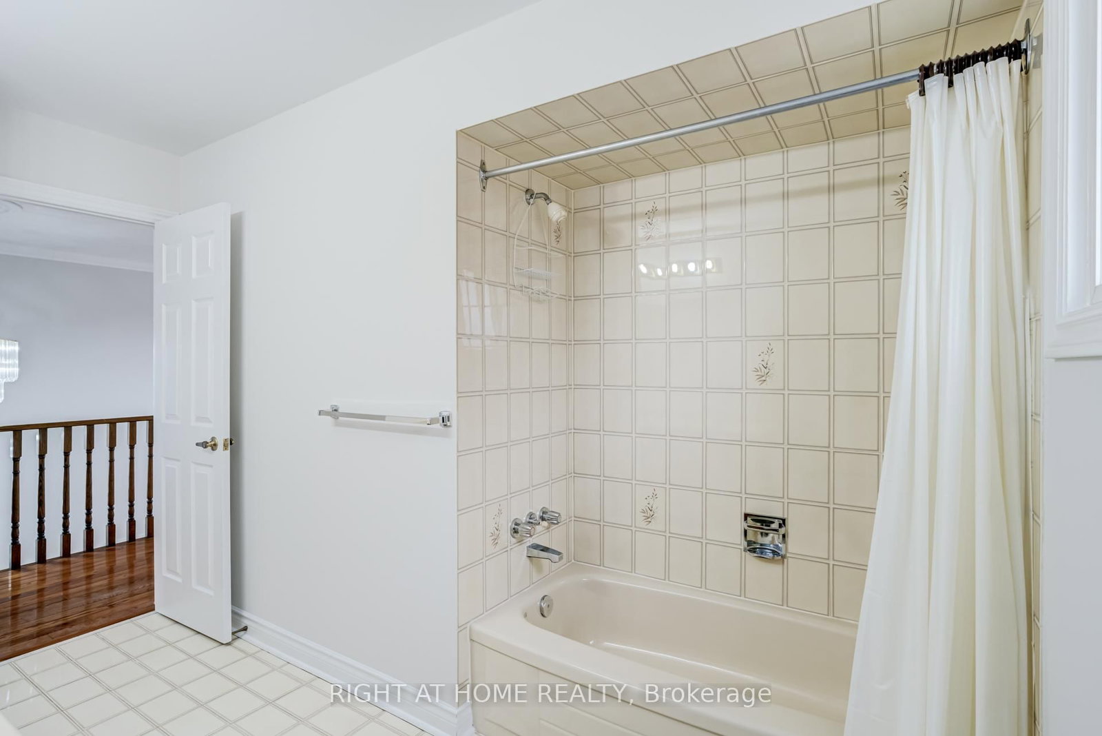 Detached House for sale at 46 Hewlett Crescent, Markham, Ontario, L3P 7J8 - Markville - MLS: N13009654