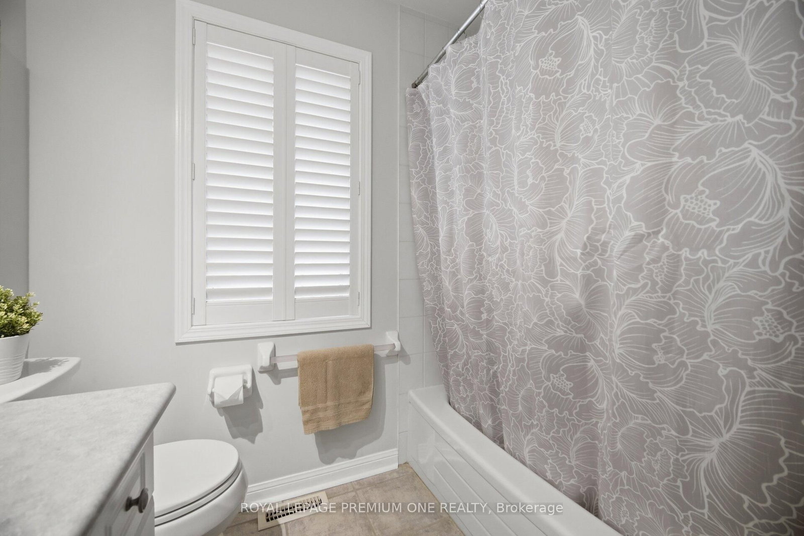 Detached House for sale at 21 Ocean Avenue, Vaughan, Ontario, L6A 2X7 - Vellore Village - MLS: N13009658