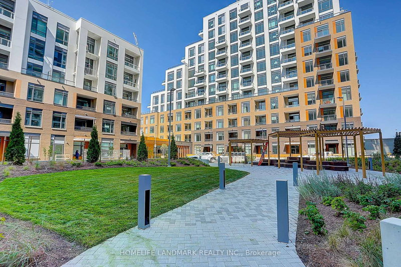 home for lease on B-532-7950 Bathurst Street