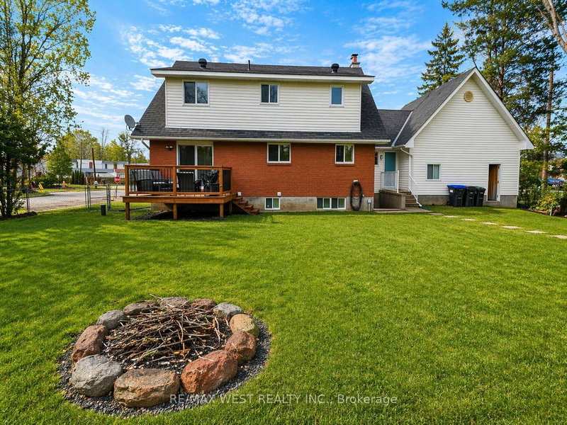 2314 Crystal Beach Rd, Innisfil, L9S 3W9 | Image 2