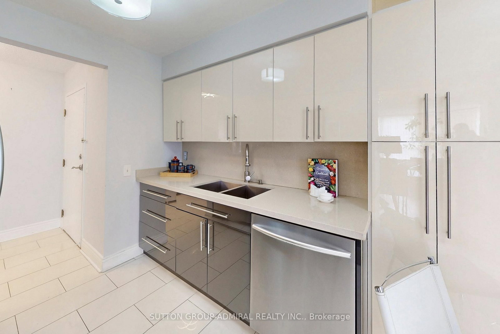 81 Townsgate Drive • #Ph208 • Vaughan, ON photo 12