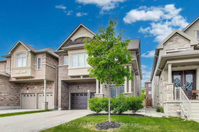 852 Elvidge Tr, Newmarket, L3X 0J7 | Image 3