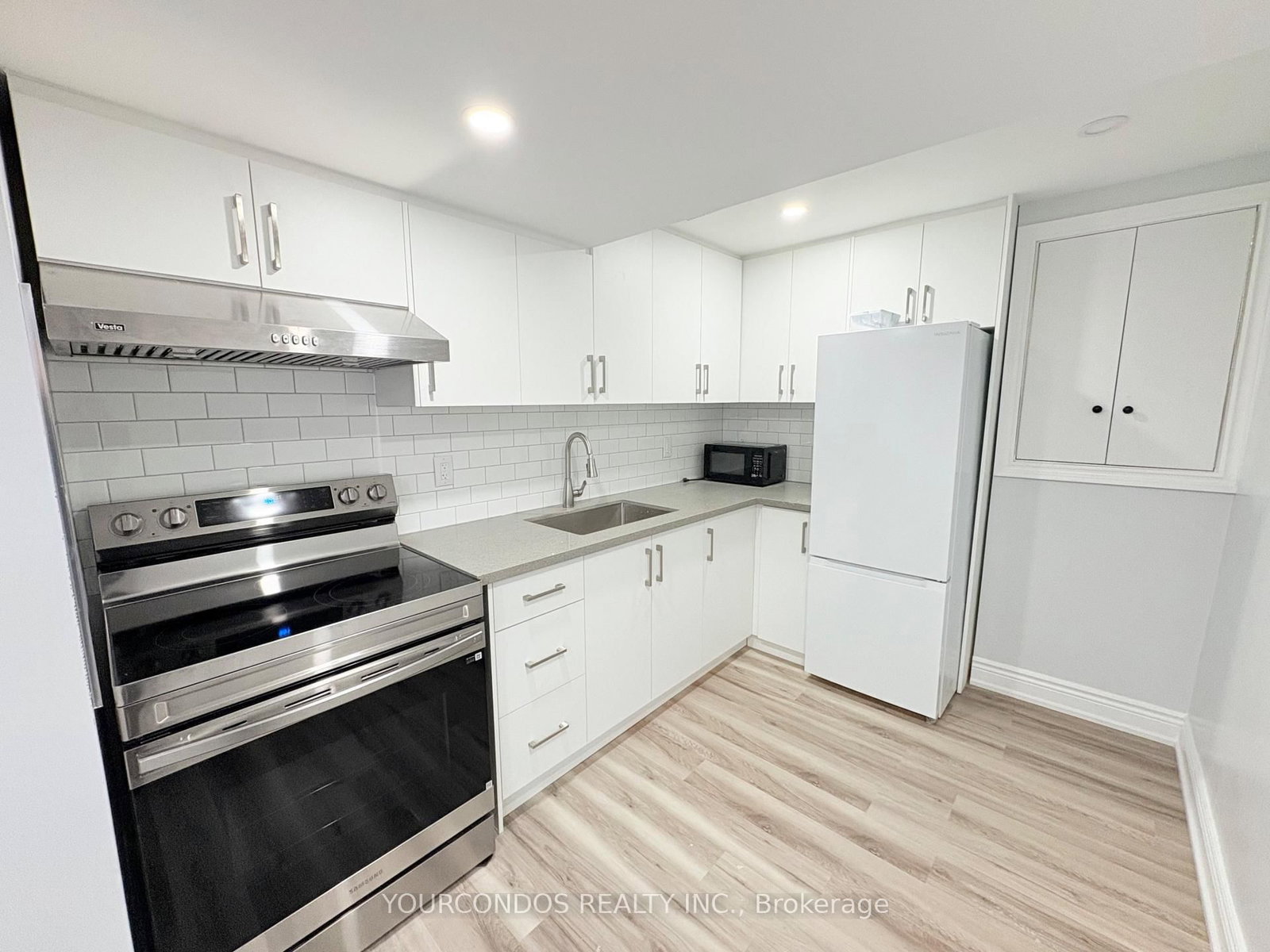 30 Lavron Court, Unit Bsmt - Photo 3