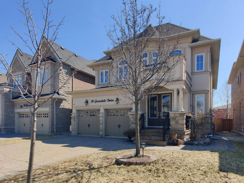 38 Gracedale Dr, Richmond Hill, L4C 0Y3 | Image 2