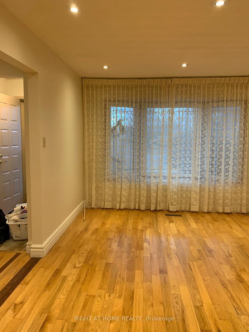 505 London Rd, Newmarket, L3Y 6E4 | Image 3