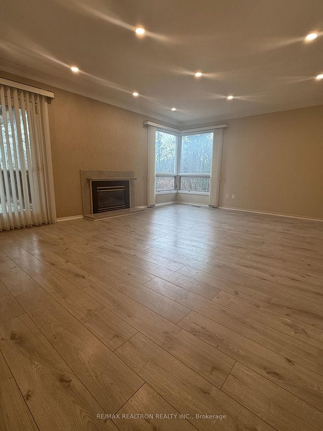 Main - 135 Royal Orchard Boulevard