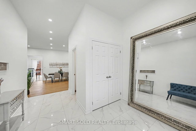 1239 Peelar Crescent