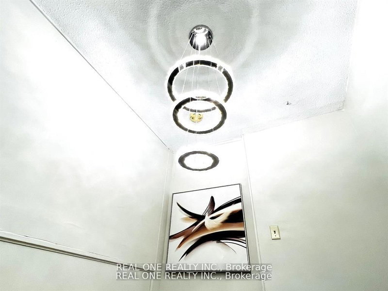 105 ( basement  Aurora Heights Dr, Aurora, L4G 2X1 | Image 2