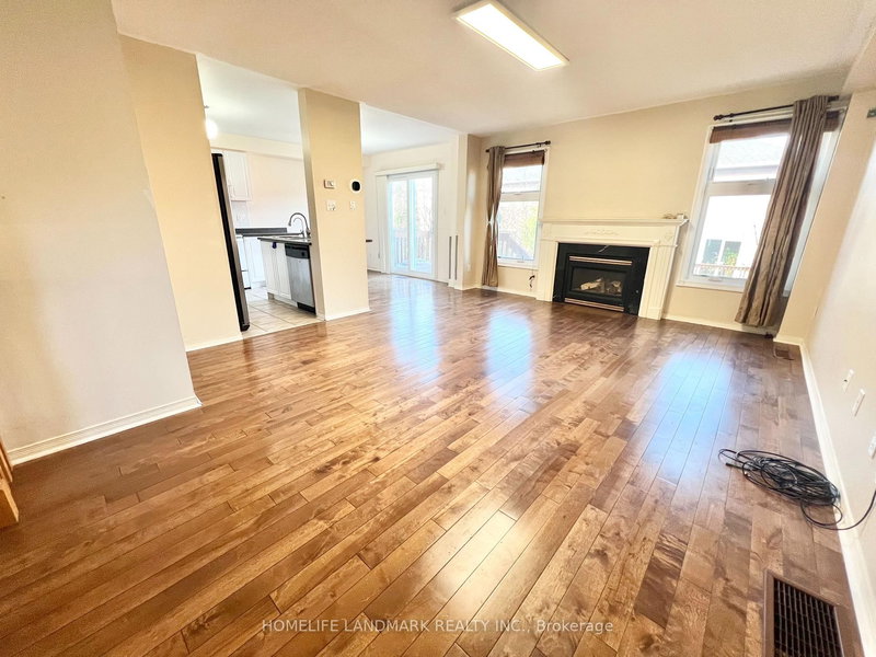 24 Holmwood St, Richmond Hill, L4B 4K4 | Image 3