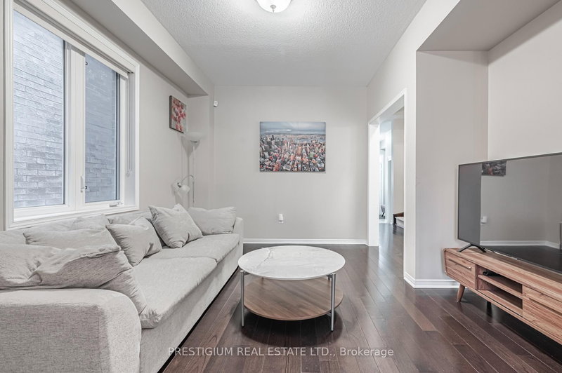 25 White Beach Cres, Vaughan, L6A 4K6 | Image 3
