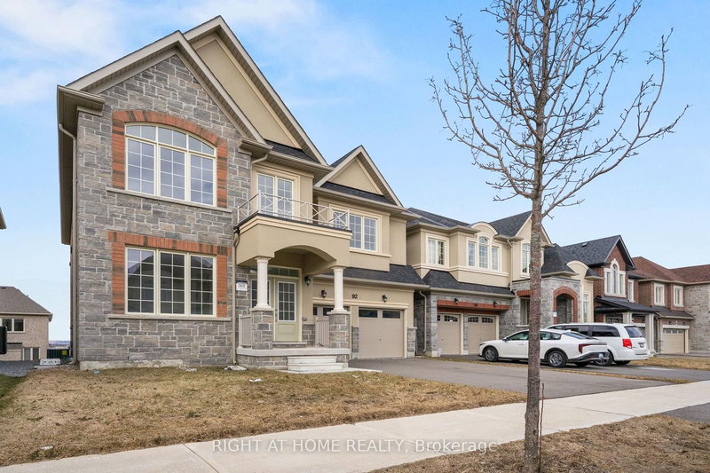 92 Carriage Shop Bend, East Gwillimbury, L9N 0Y3 | Image 2