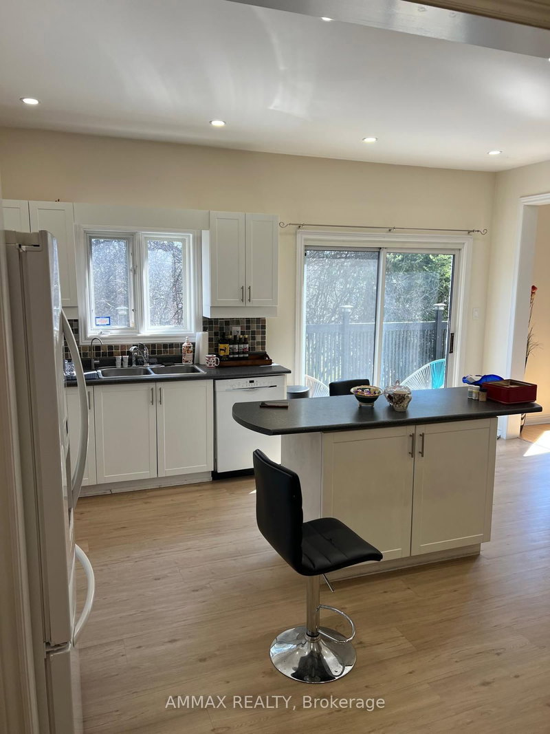 25 Ennis Crt, Richmond Hill, L4S 1B3 | Image 2