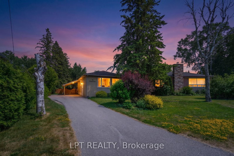 31 Patrick Dr, Aurora, L4G 2A6 | Image 2