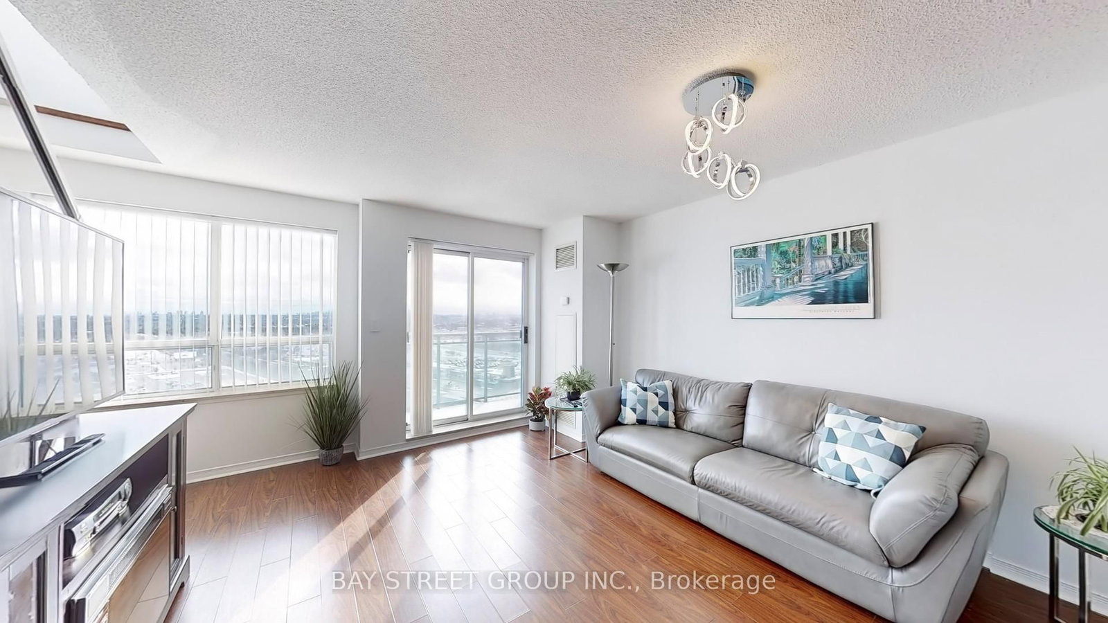 39 Oneida Crescent, Unit LPH19 - Photo 5