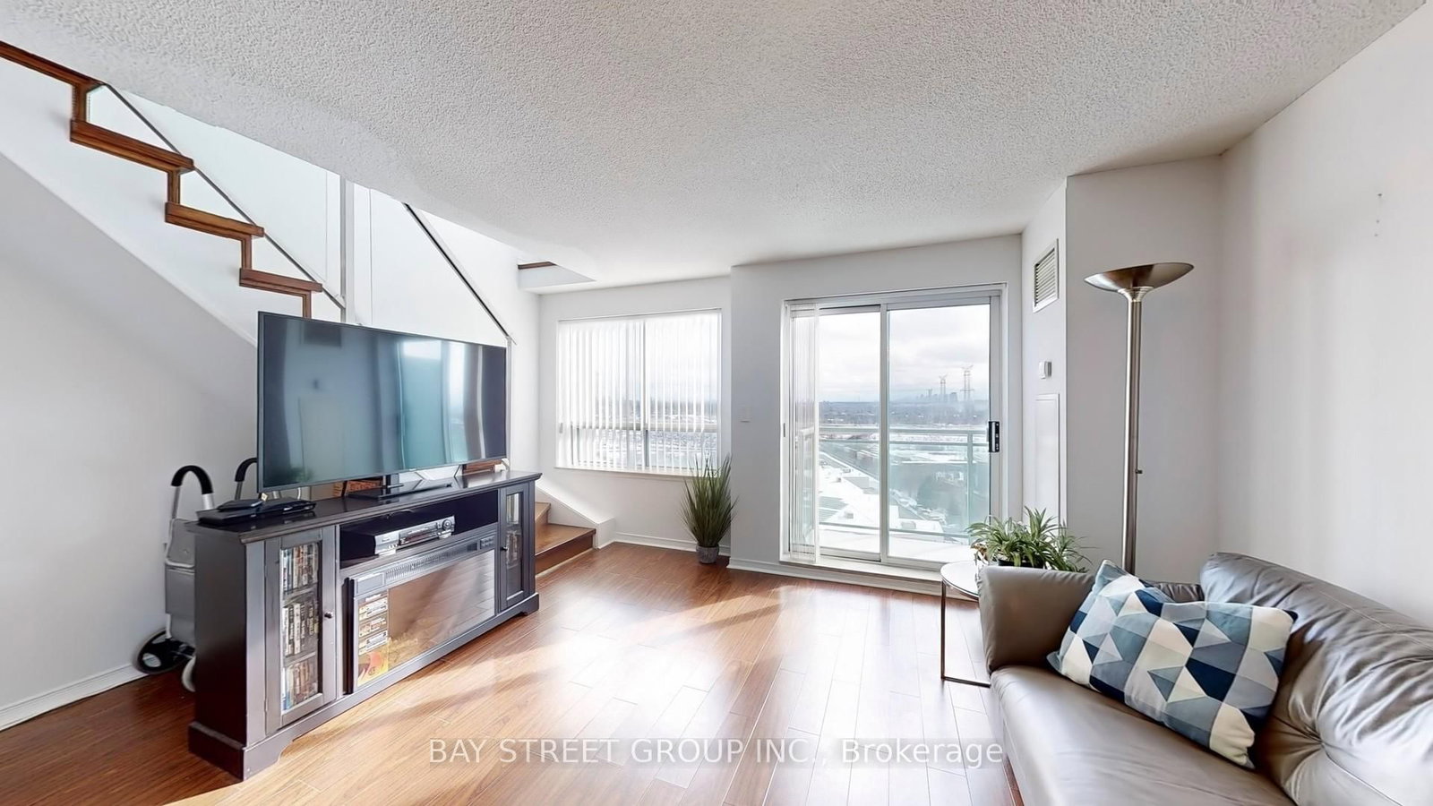 39 Oneida Crescent, Unit LPH19 - Photo 6