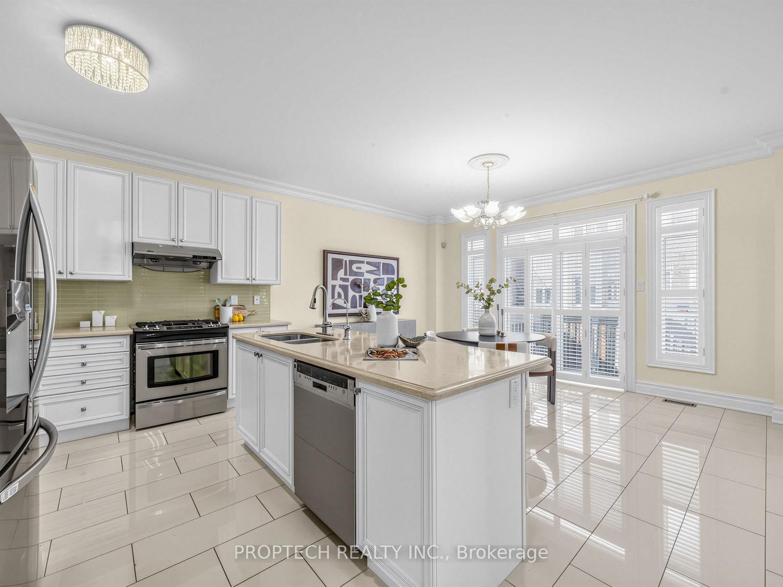 Detached House for sale at 40 Bracknell Avenue, Markham, Ontario, L6C 0R3 - Berczy - MLS: N13011248