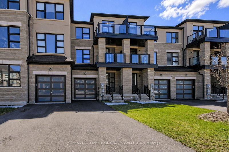 534 New England Crt, Newmarket, L3X 0M6 | Image 2