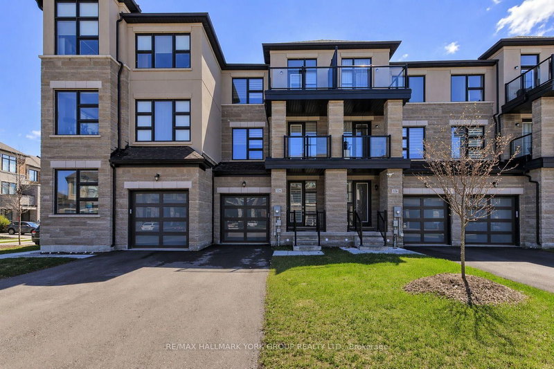 534 New England Crt, Newmarket, L3X 0M6 | Image 3