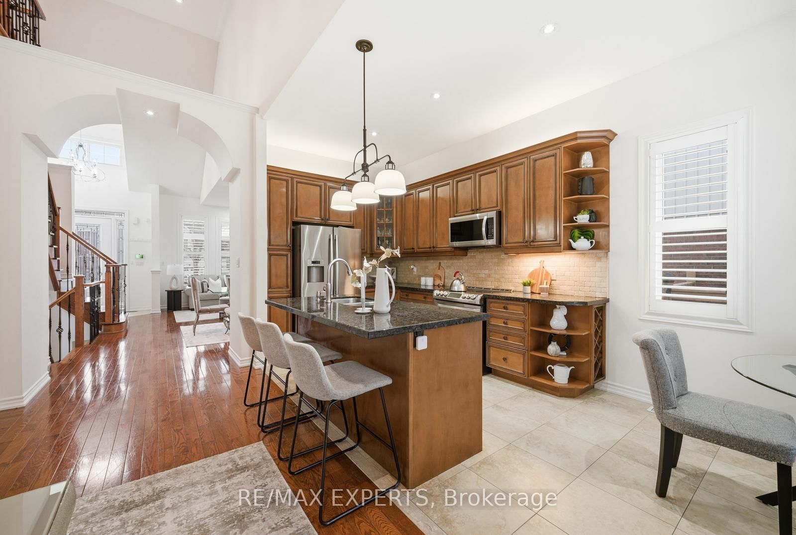 Detached House for sale at 11 Collier Crescent, Essa, Ontario, L3W 0M7 - Angus - MLS: N13011356