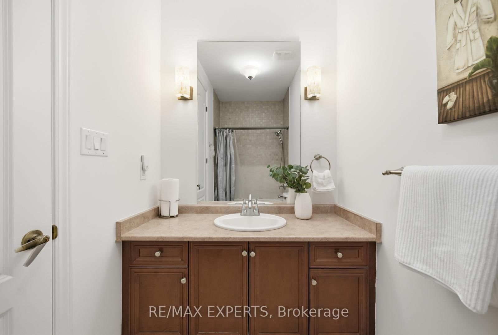 Detached House for sale at 11 Collier Crescent, Essa, Ontario, L3W 0M7 - Angus - MLS: N13011356