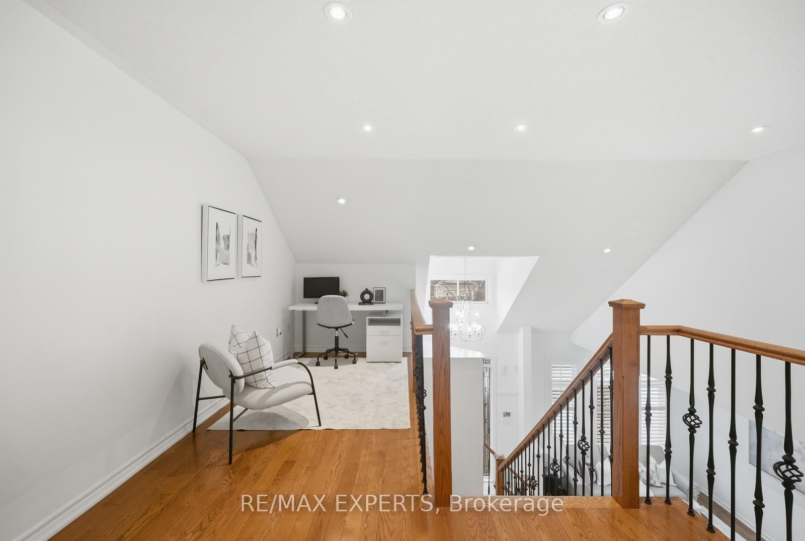 Detached House for sale at 11 Collier Crescent, Essa, Ontario, L3W 0M7 - Angus - MLS: N13011356